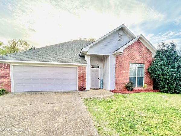 912 Clubhouse Drive, Pearl, MS 39208