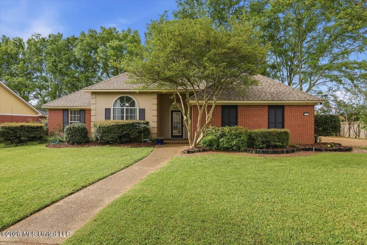 215 Cambridge Drive, Madison, MS 39110 Main Photo