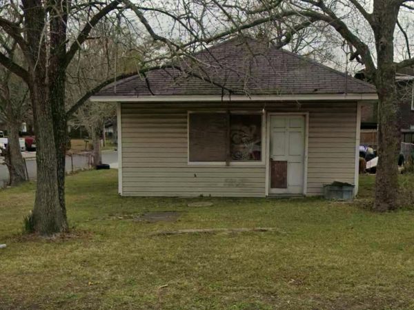 3212 Old Mobile Avenue, Pascagoula, MS 39581