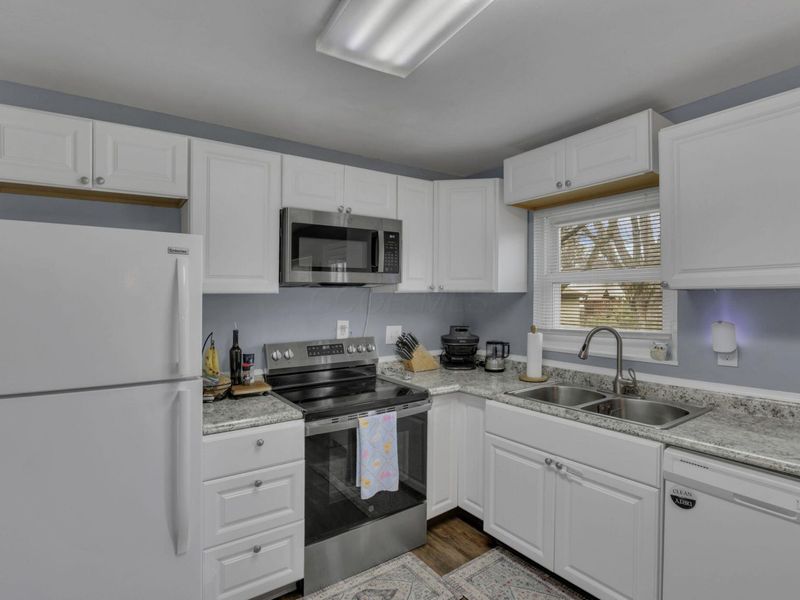 5667 Roche Drive, Columbus, OH 43229 Photo 13