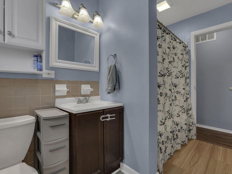 5667 Roche Drive, Columbus, OH 43229 Photo 17