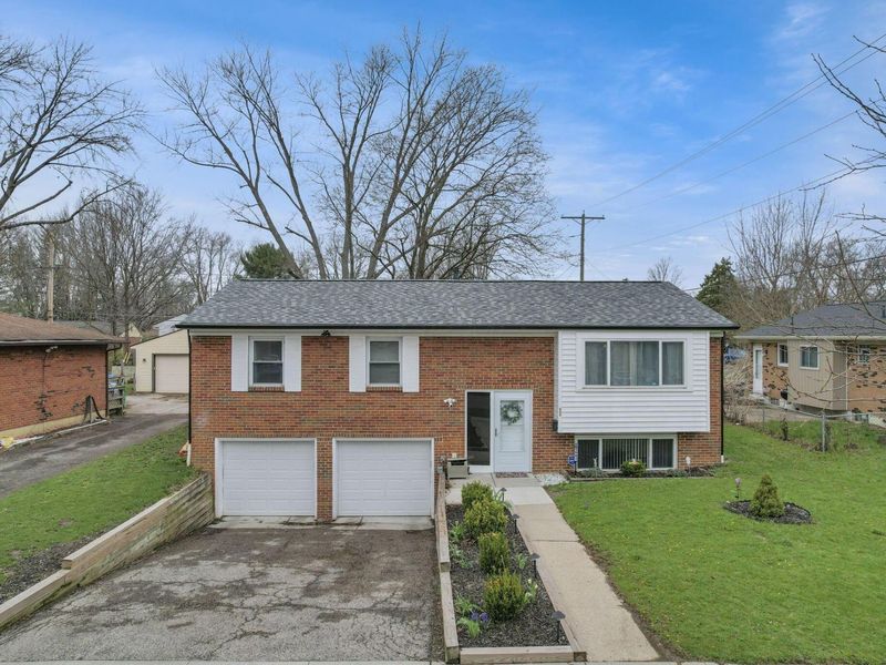 5667 Roche Drive, Columbus, OH 43229 Photo 2