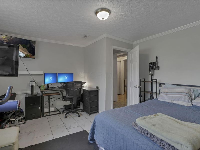 5667 Roche Drive, Columbus, OH 43229 Photo 25