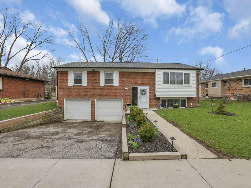 5667 Roche Drive, Columbus, OH 43229 Photo 3