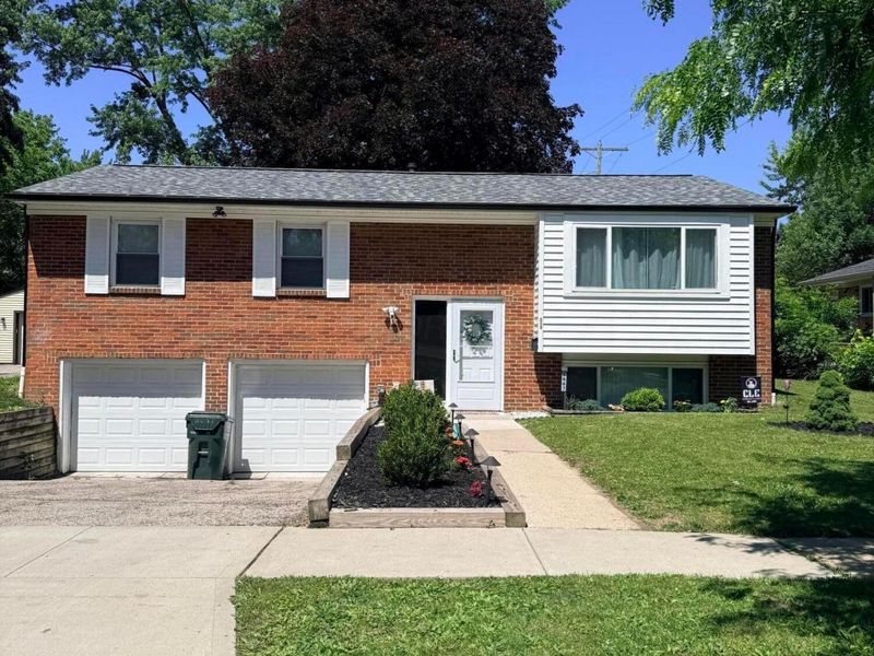 5667 Roche Drive, Columbus, OH 43229 Photo 3