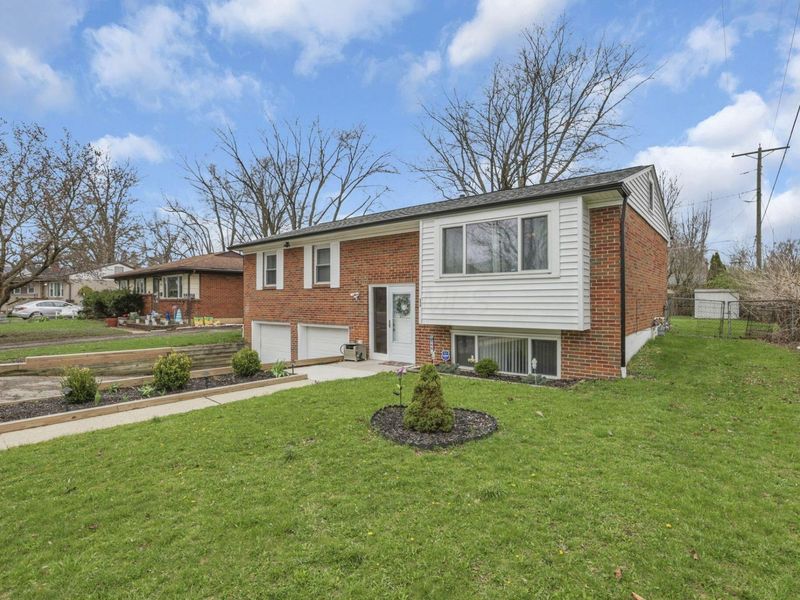 5667 Roche Drive, Columbus, OH 43229 Photo 4