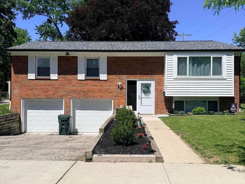 5667 Roche Drive, Columbus, OH 43229 Photo 4