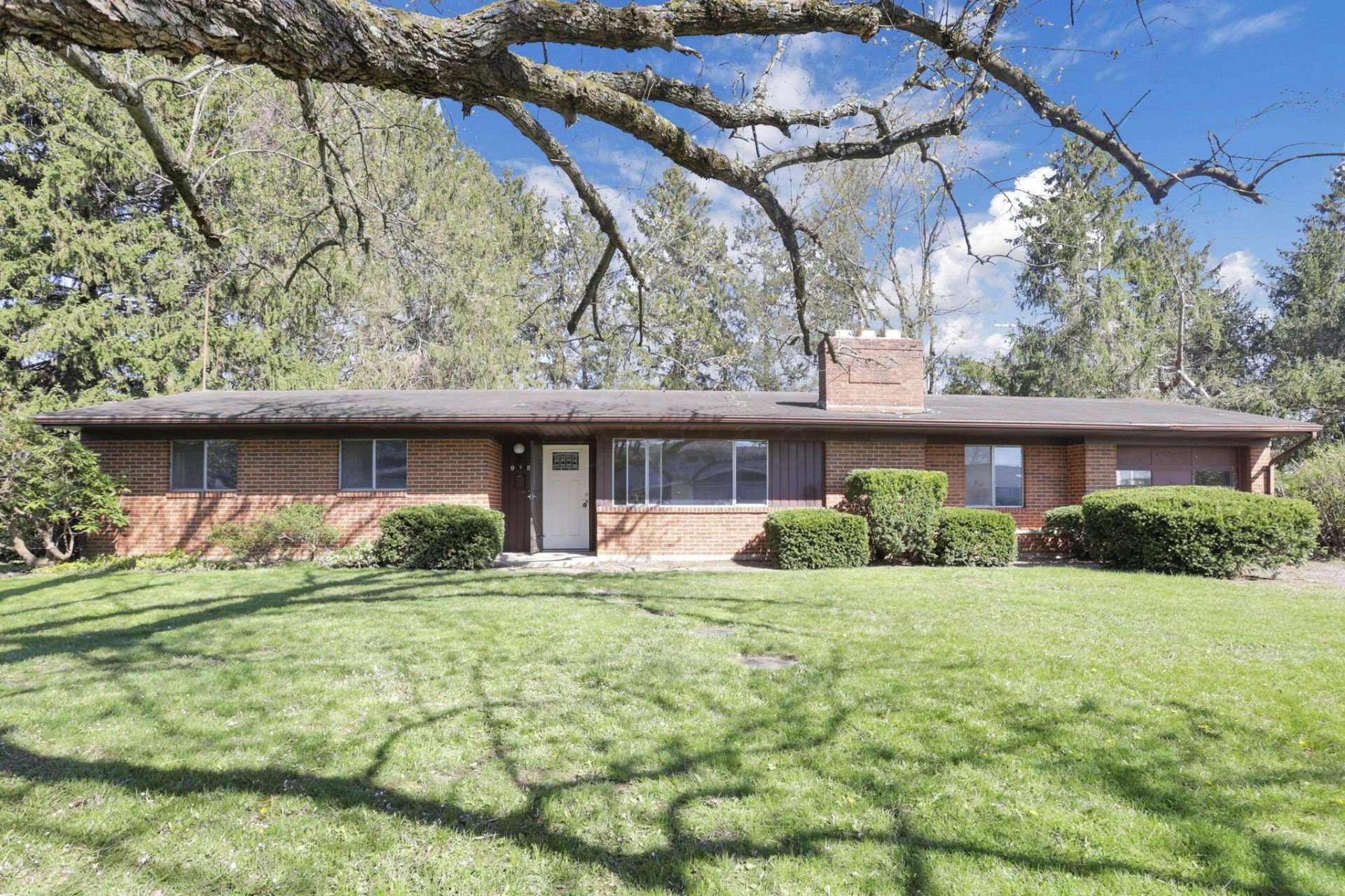 912 Welsh View Drive , Newark, OH 43055 Main Photo