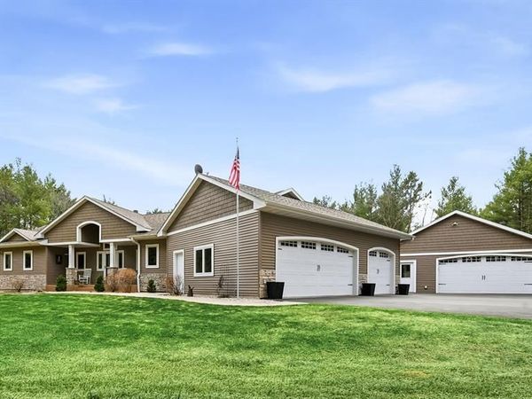 909 Thistle Lane, Eau Claire, WI 54703
