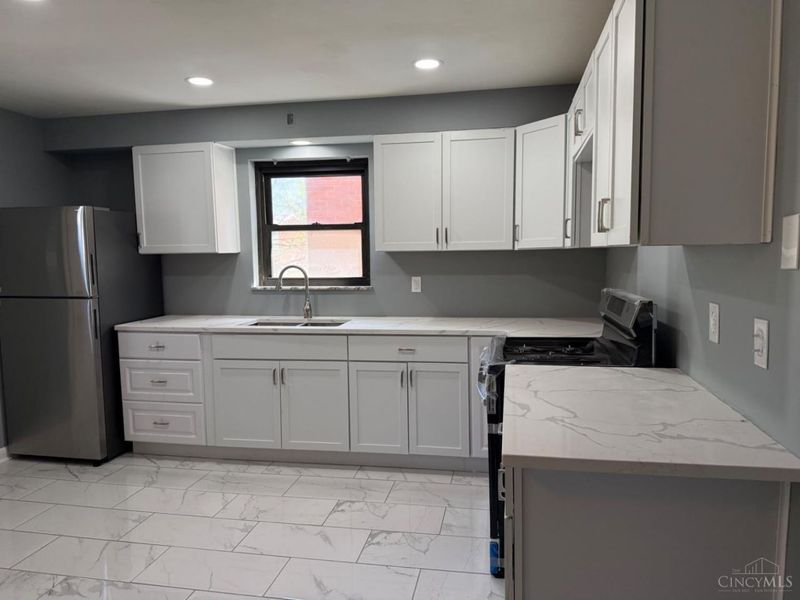 3555 McHenry, Cincinnati, OH 45225 Photo 4