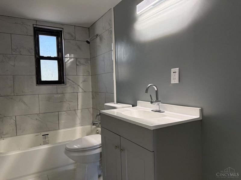 3555 McHenry, Cincinnati, OH 45225 Photo 8