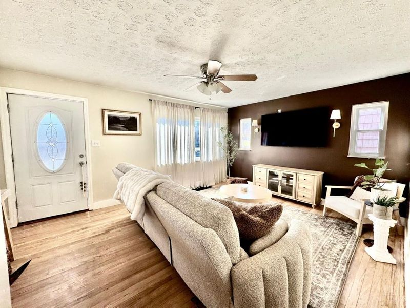 217 W Crest Drive, Reading, OH 45215 Photo 2