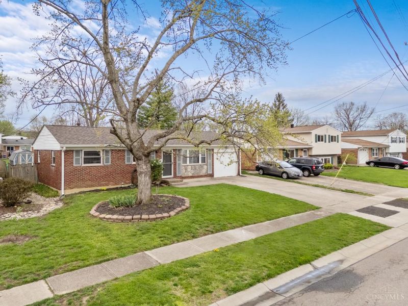 1466 Fawnvista Lane, Sharonville, OH 45246 Photo 4