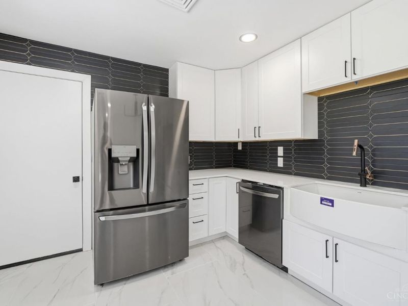 5695 Antoninus Drive, Green Township, OH 45238 Photo 12