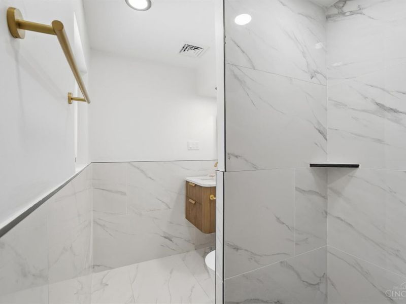 5695 Antoninus Drive, Green Township, OH 45238 Photo 15