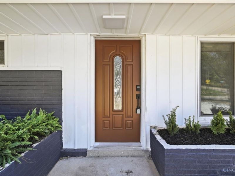 5695 Antoninus Drive, Green Township, OH 45238 Photo 4