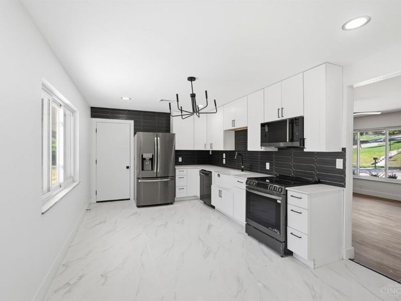 5695 Antoninus Drive, Green Township, OH 45238 Photo 9