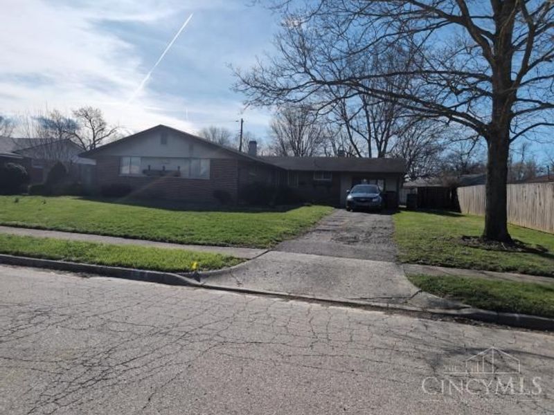 321 E Eppington Drive, Dayton, OH 45426 Photo 2