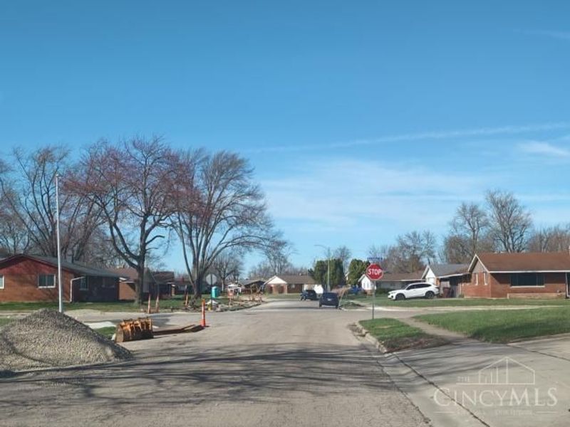 321 E Eppington Drive, Dayton, OH 45426 Photo 3