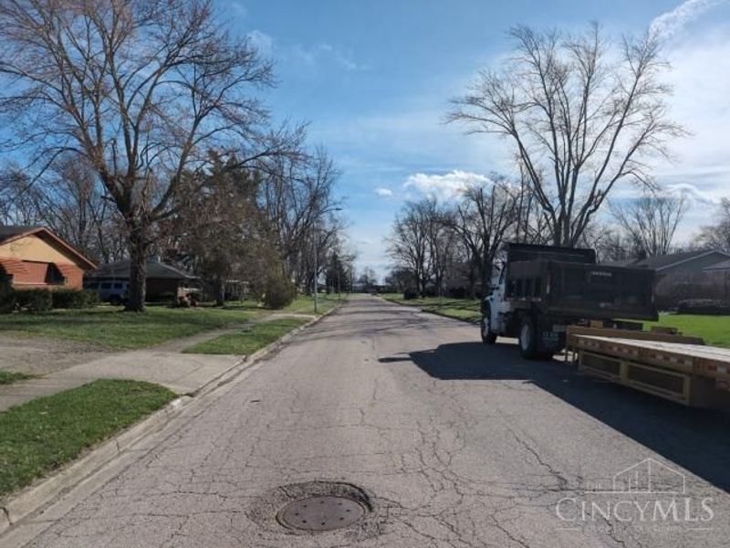 321 E Eppington Drive, Dayton, OH 45426 Photo 4