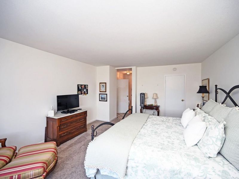 2444 Madison Road, Unit 1811, Cincinnati, OH 45208 Photo 25