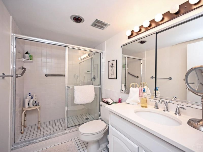 2444 Madison Road, Unit 1811, Cincinnati, OH 45208 Photo 27