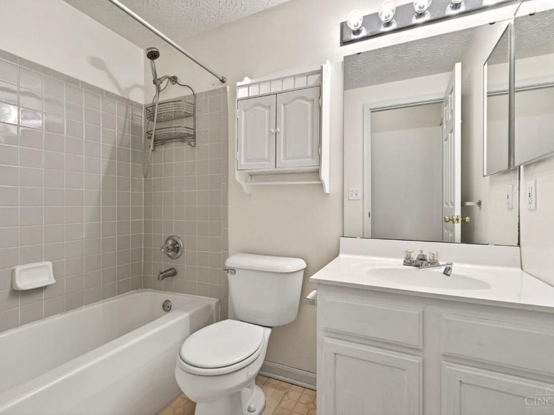 200 Gateway Drive, Unit H, Milford, OH 45150 Photo 19