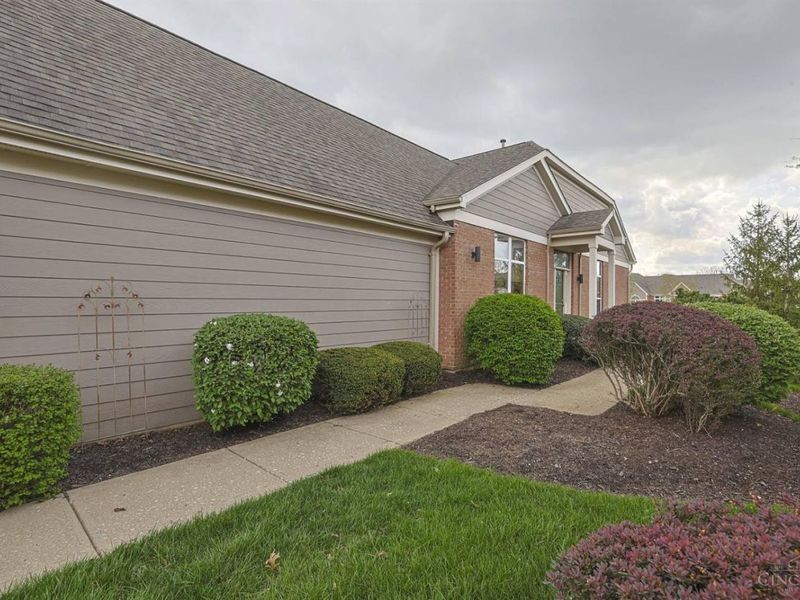 7111 Scarlet Oak Court, Mason, OH 45040 Photo 1