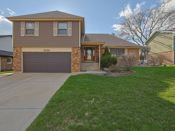 1526 Gainesboro Drive , Wheaton, IL 60189