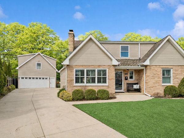 128 Parkview Road, Glenview, IL 60025