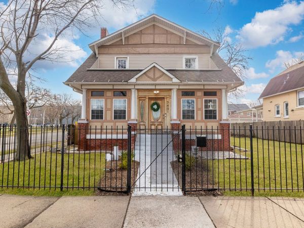 7601 S Bennett Avenue, Chicago, IL 60649