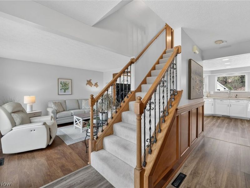 551 Picadilly Circle , Akron, OH 44319 Photo 2