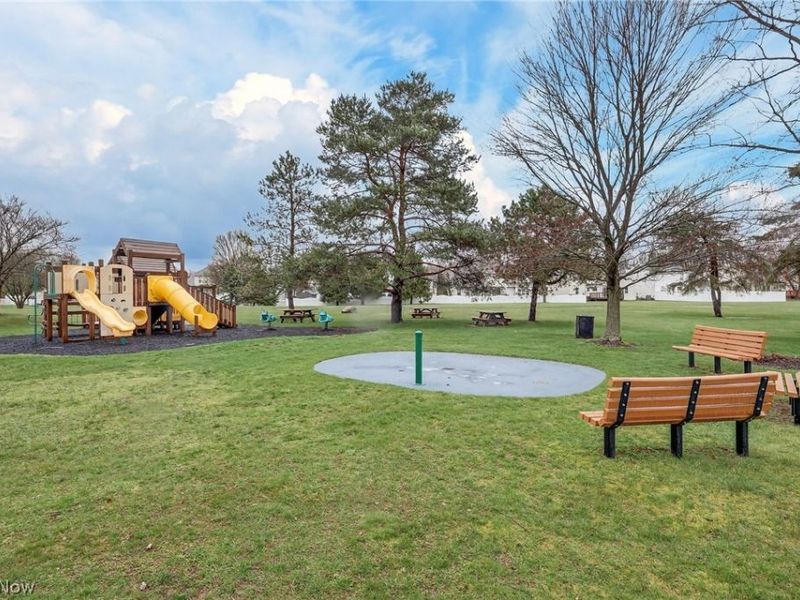 551 Picadilly Circle , Akron, OH 44319 Photo 30