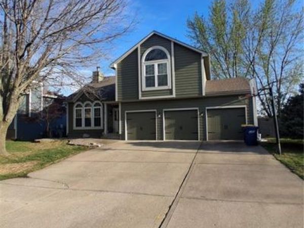 213 NE Dreamweaver Avenue, Lee's Summit, MO 64086