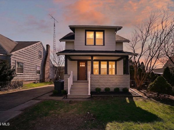 1130 Earlwood Avenue, Oregon, OH 43616