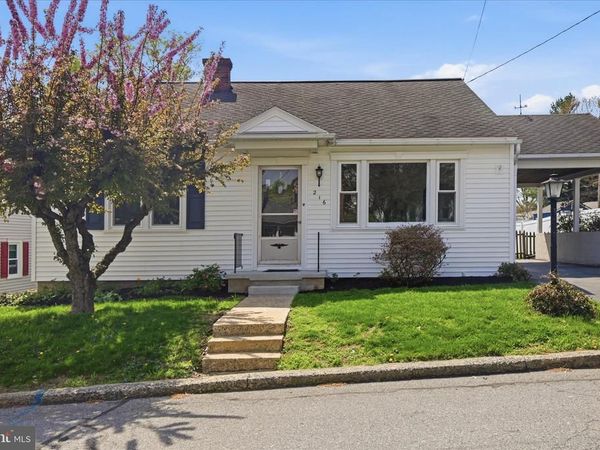 216 N PITT STREET, MANHEIM, PA 17545