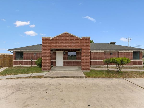 1030 S Guadalupe ST, Lockhart, TX 78644