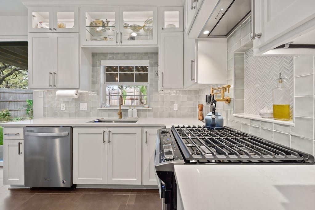 6141 Jumano Ln, Austin, TX 78749 Main Photo