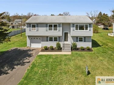 372 W Point Avenue, Somerset, NJ 08873