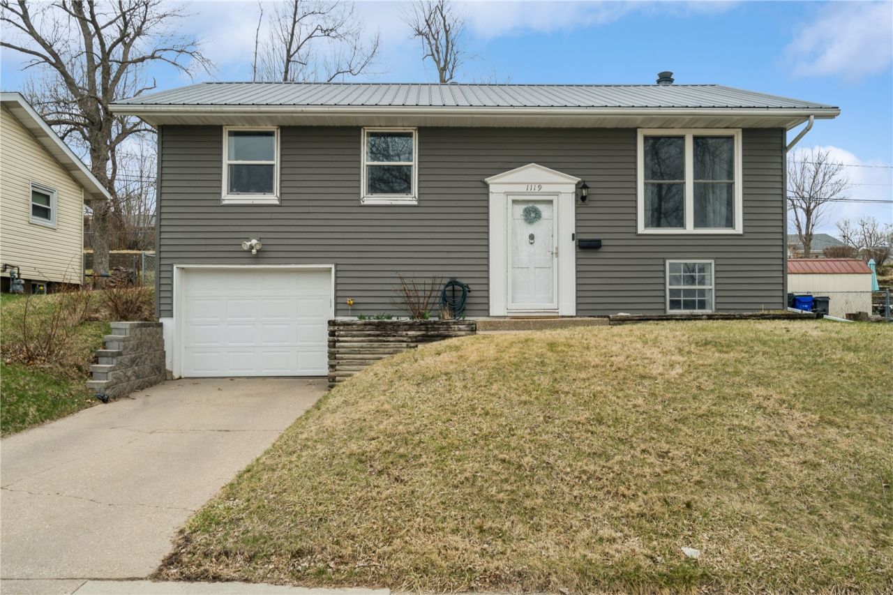 1119 18th St, Cedar Rapids, IA 52405 Main Photo