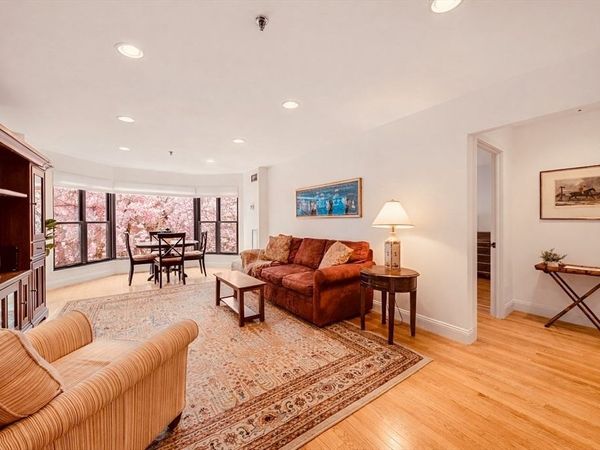 16 Harcourt St, Unit 3D, Boston, MA 02116