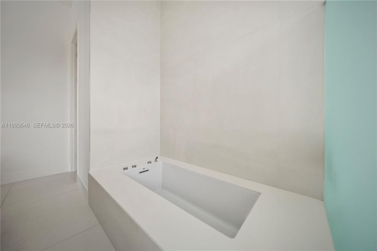 2815 NE 26th Pl , Fort Lauderdale, FL 33306 Photo