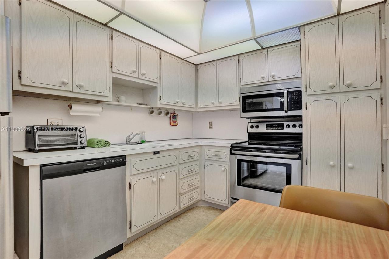 1985 S Ocean Dr , Unit 12A, Hallandale Beach, FL 33009 Photo