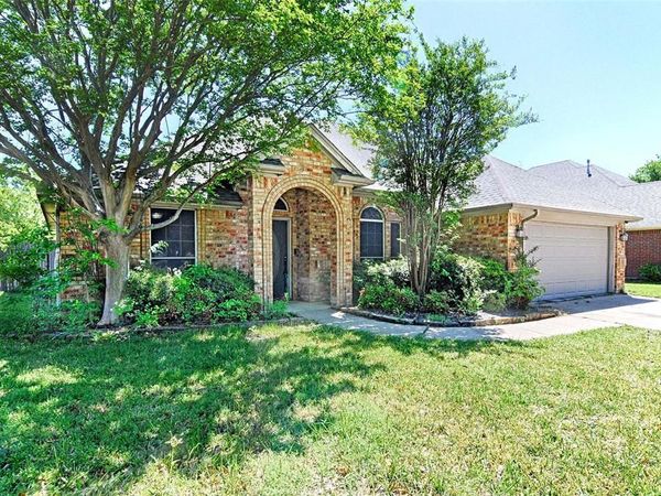 516 Chestnut Lane, Saginaw, TX 76179