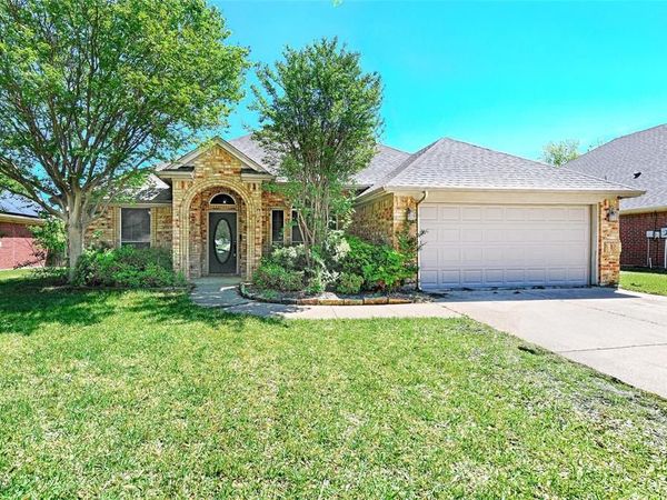 516 Chestnut Lane, Saginaw, TX 76179