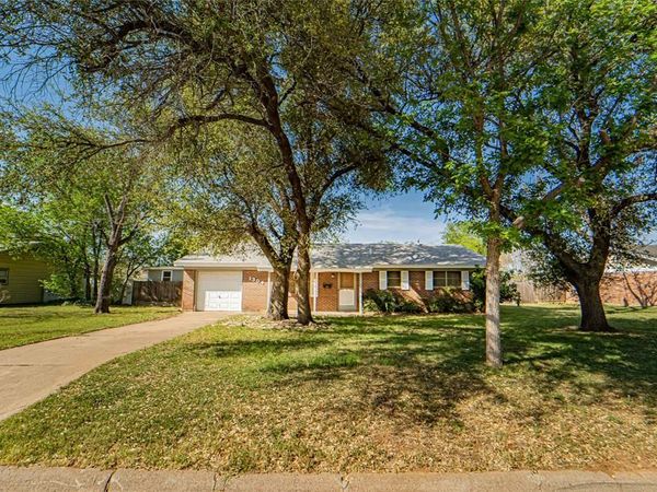 1304 Sycamore Street, Breckenridge, TX 76424
