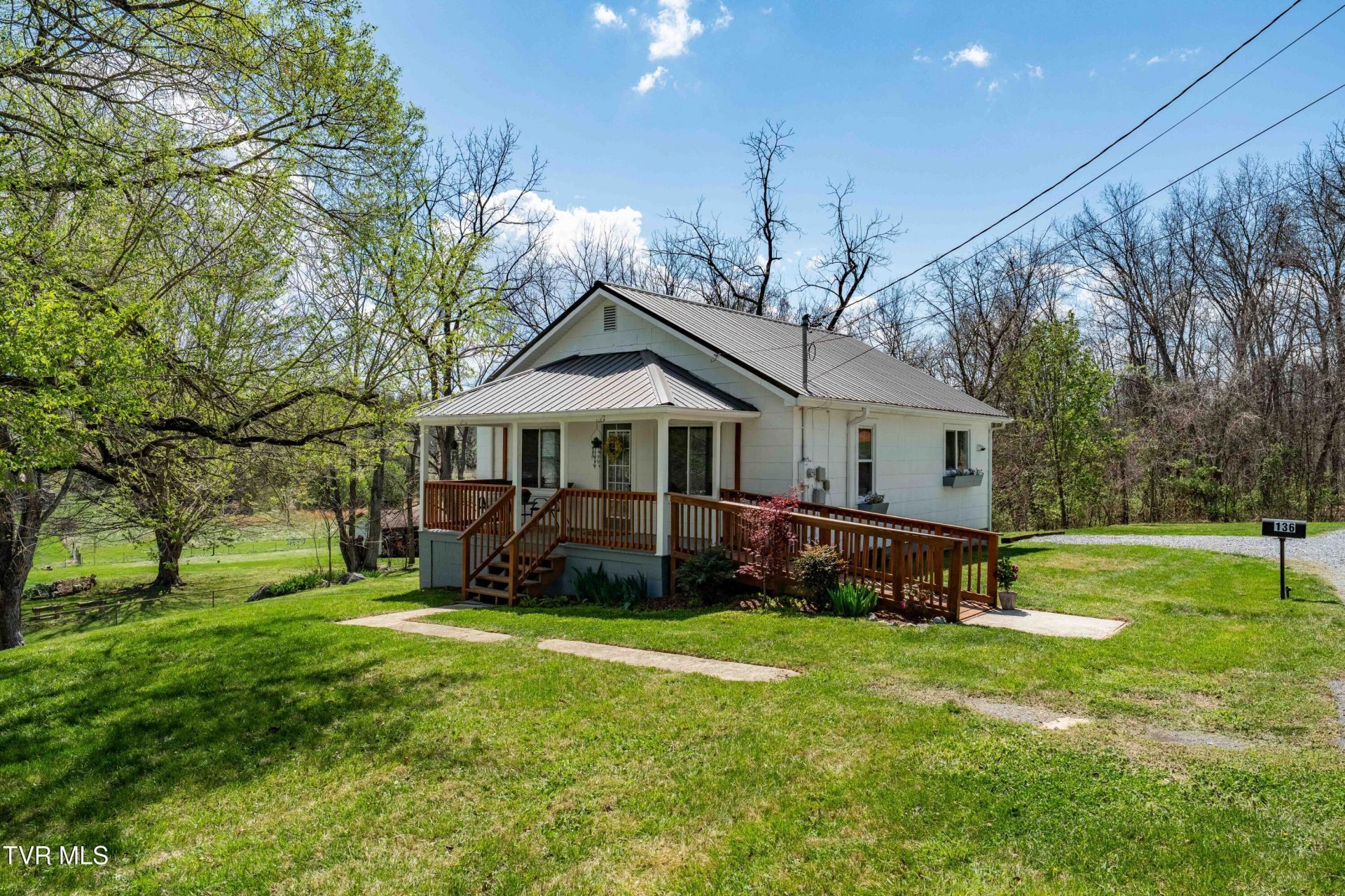 136 Gilliam Lane, Johnson City, TN 37615 Main Photo