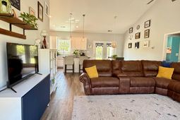 1066 Fox Bay Rd. photo 4