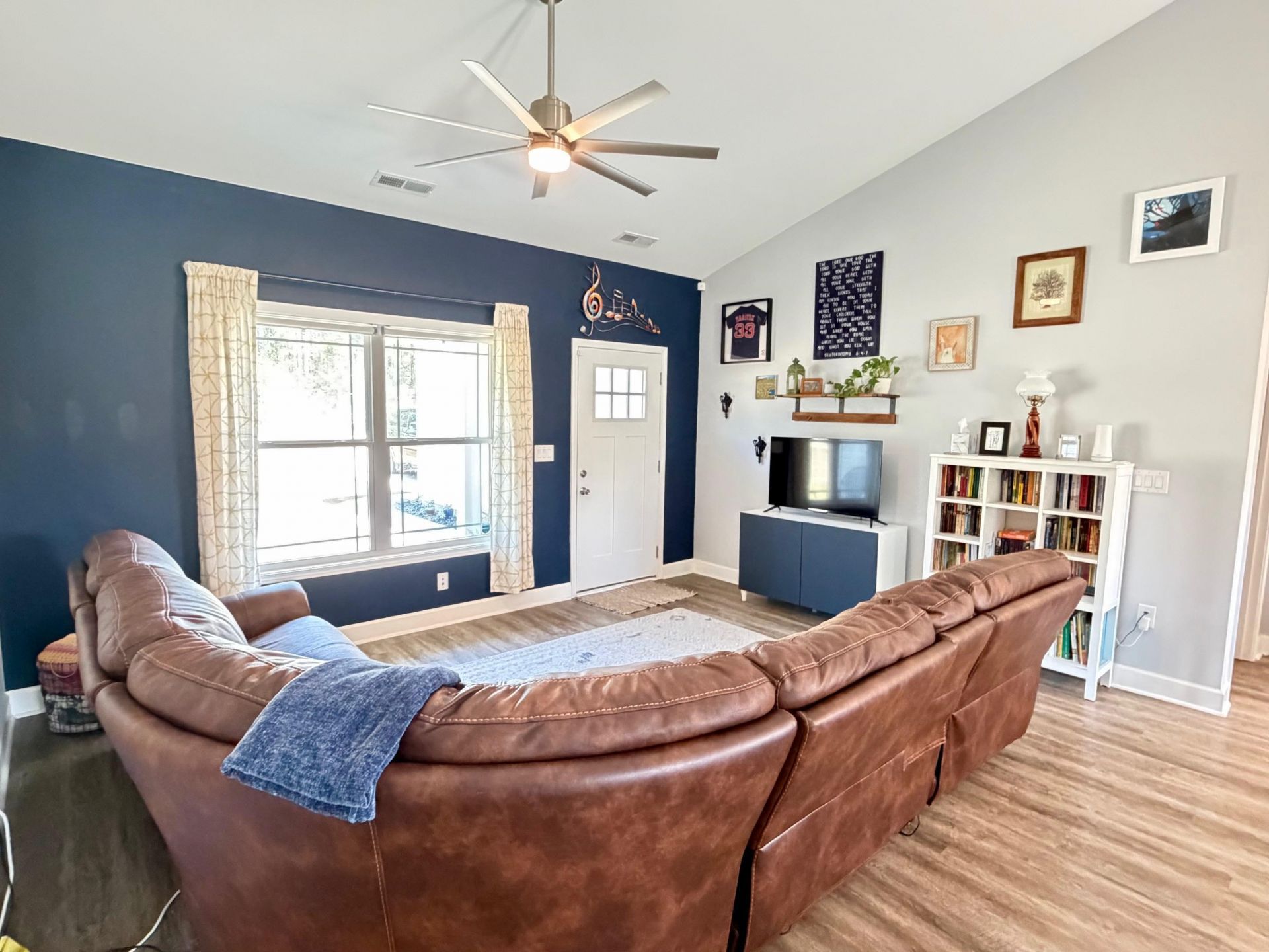 1066 Fox Bay Rd. Photo 4