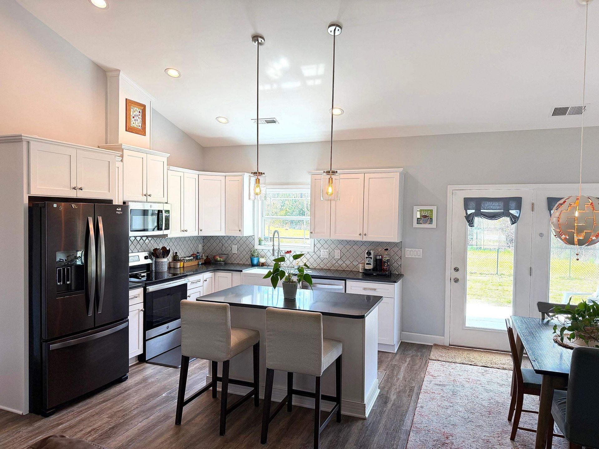 1066 Fox Bay Rd. Photo 5